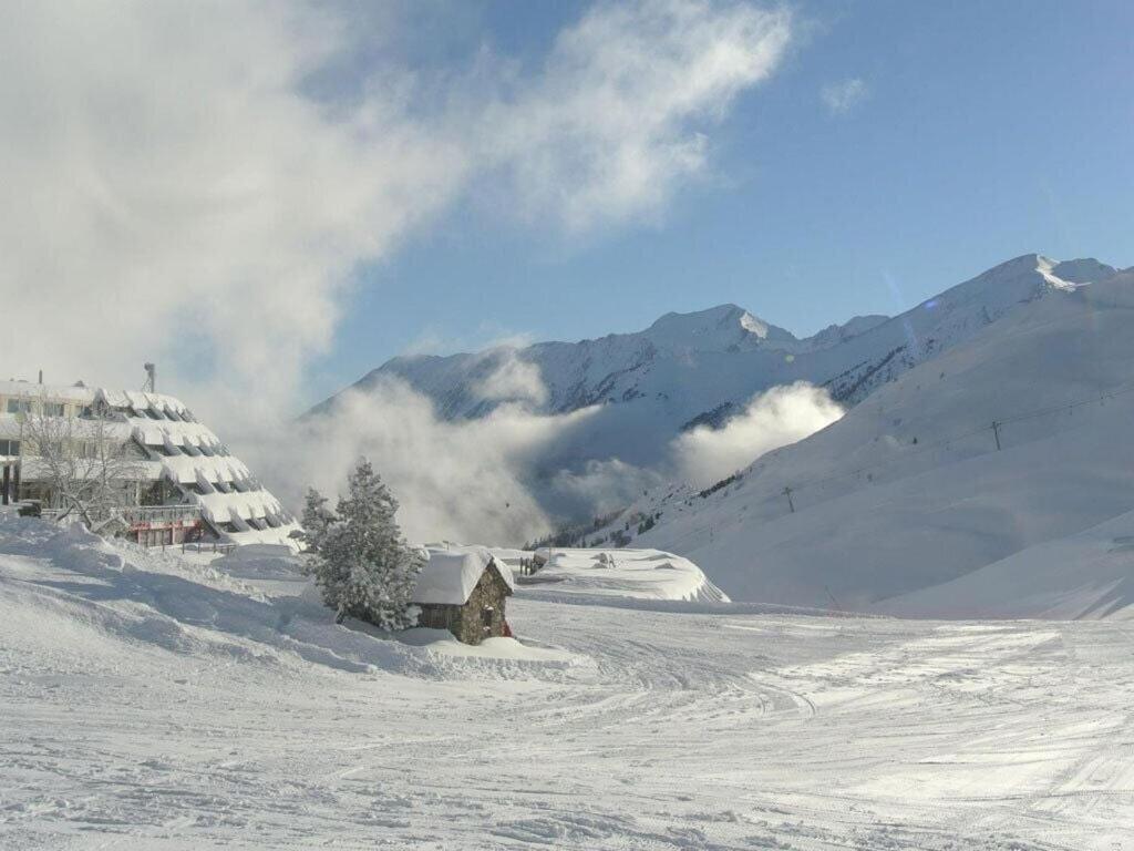 Ski Piau Engaly 50 M Des Pistes De Ski Et Du Coeur De Station 阿拉纽埃 外观 照片